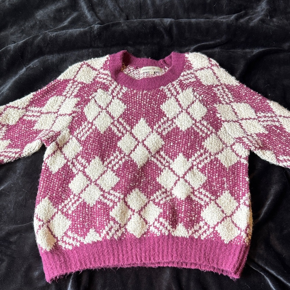 Elegant Argyle Knit Sweater in Pink and Cream